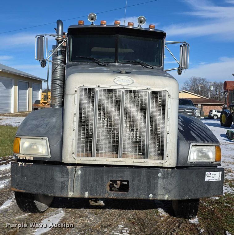 image for item FI0709 1997 Peterbilt 385 dump truck