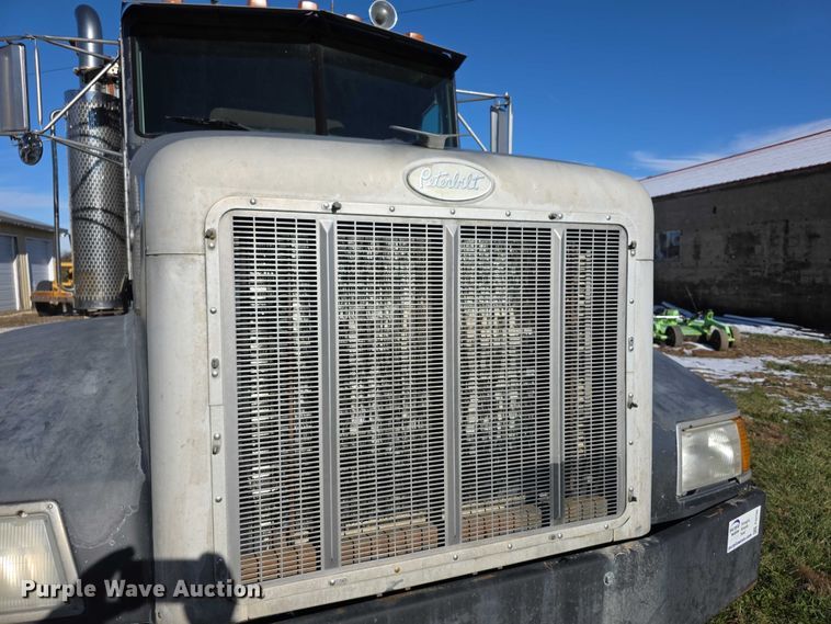 image for item FI0709 1997 Peterbilt 385 dump truck