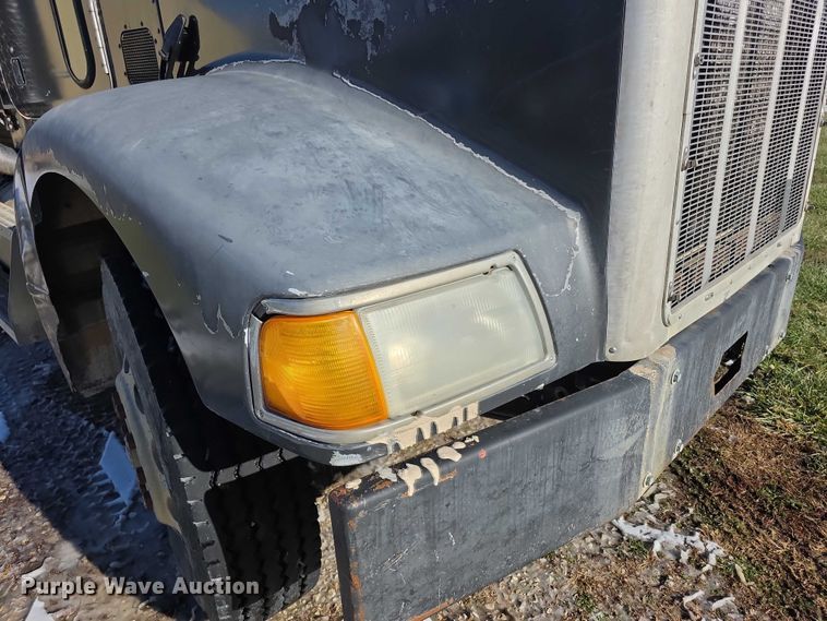 image for item FI0709 1997 Peterbilt 385 dump truck