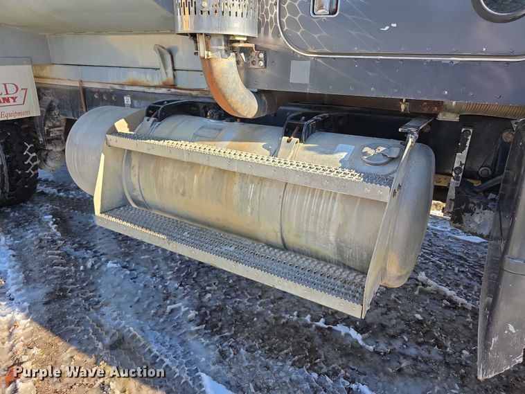 image for item FI0709 1997 Peterbilt 385 dump truck