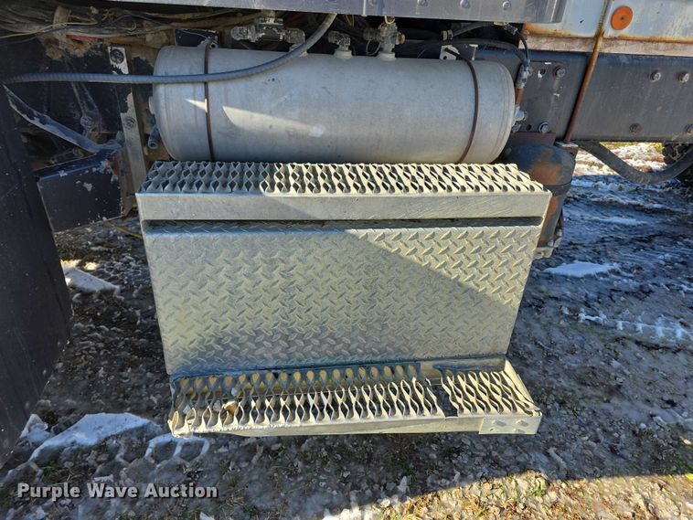 image for item FI0709 1997 Peterbilt 385 dump truck