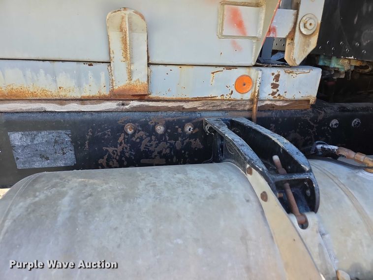 image for item FI0709 1997 Peterbilt 385 dump truck