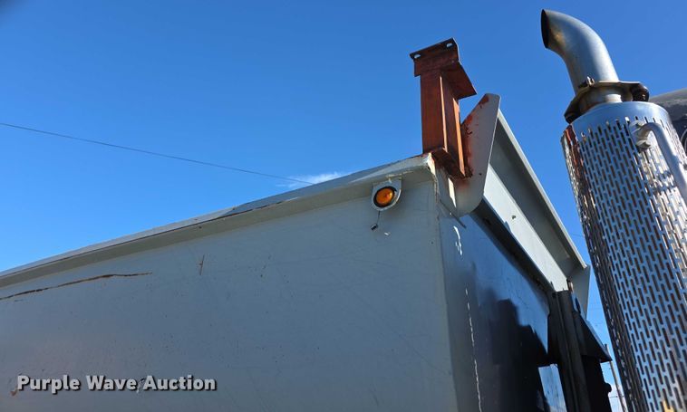 image for item FI0709 1997 Peterbilt 385 dump truck