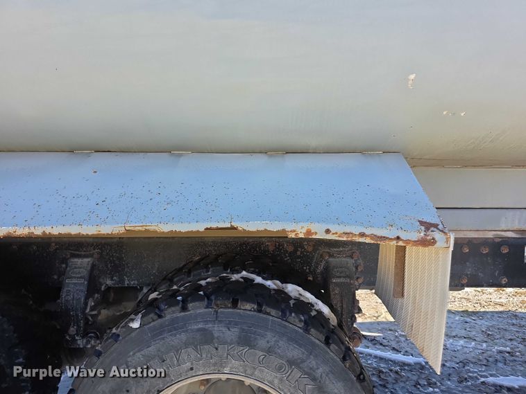 image for item FI0709 1997 Peterbilt 385 dump truck