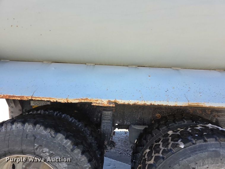 image for item FI0709 1997 Peterbilt 385 dump truck