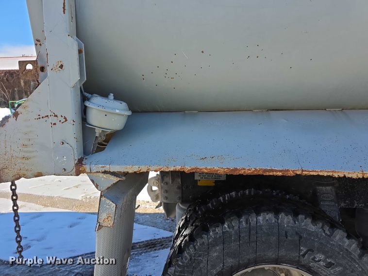 image for item FI0709 1997 Peterbilt 385 dump truck