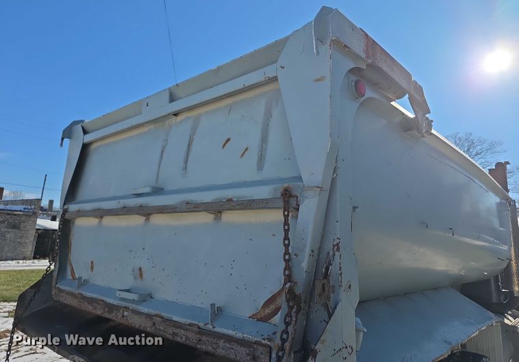 image for item FI0709 1997 Peterbilt 385 dump truck