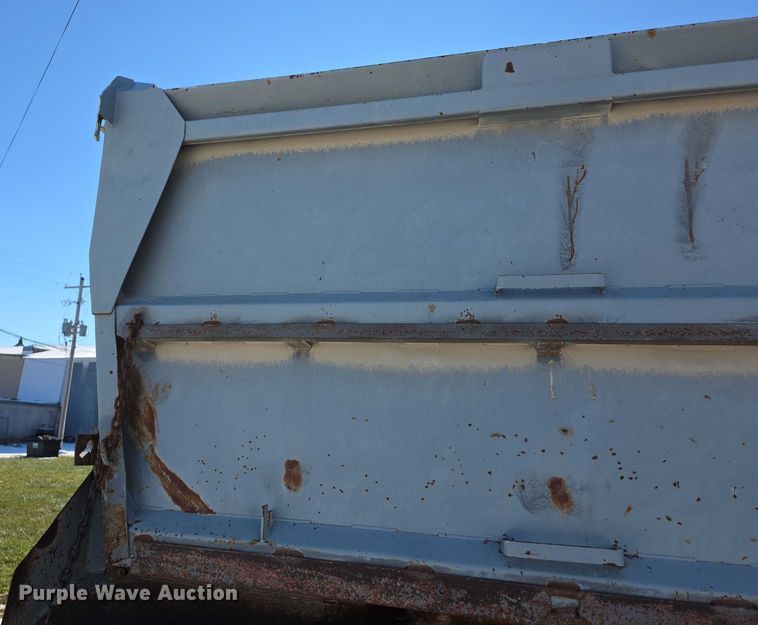 image for item FI0709 1997 Peterbilt 385 dump truck