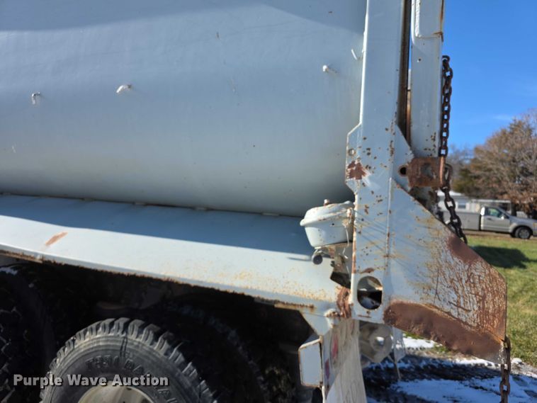 image for item FI0709 1997 Peterbilt 385 dump truck