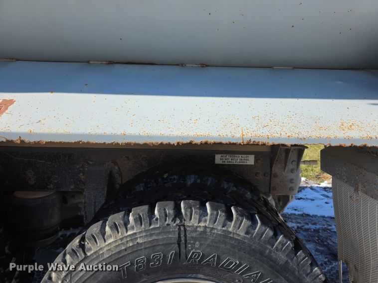 image for item FI0709 1997 Peterbilt 385 dump truck