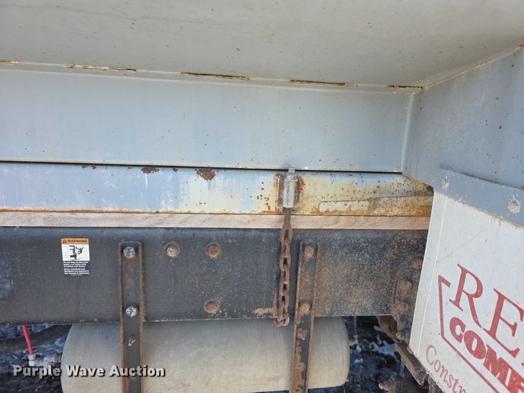 image for item FI0709 1997 Peterbilt 385 dump truck