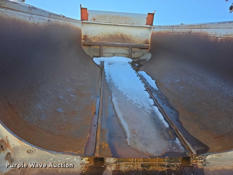 image for item FI0709 1997 Peterbilt 385 dump truck