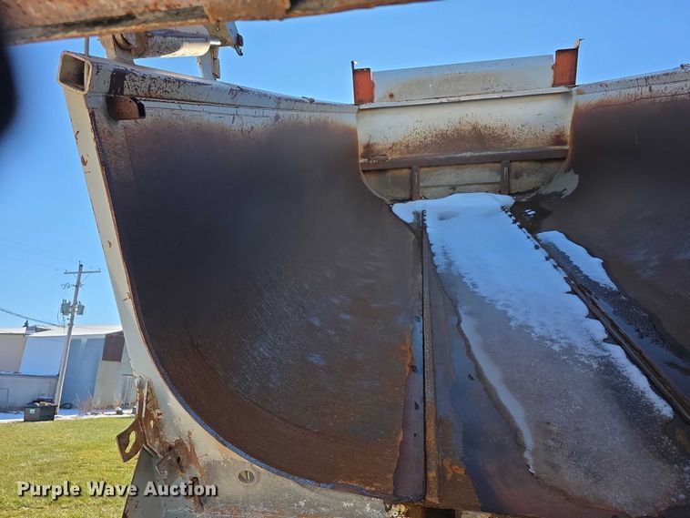 image for item FI0709 1997 Peterbilt 385 dump truck