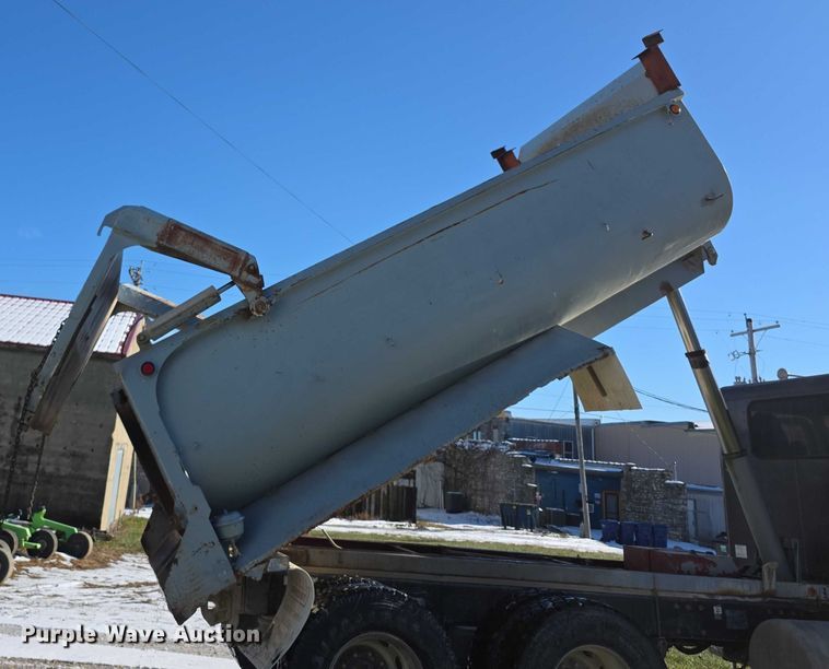 image for item FI0709 1997 Peterbilt 385 dump truck