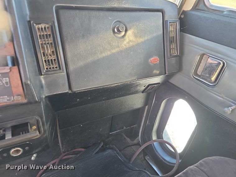 image for item FI0709 1997 Peterbilt 385 dump truck