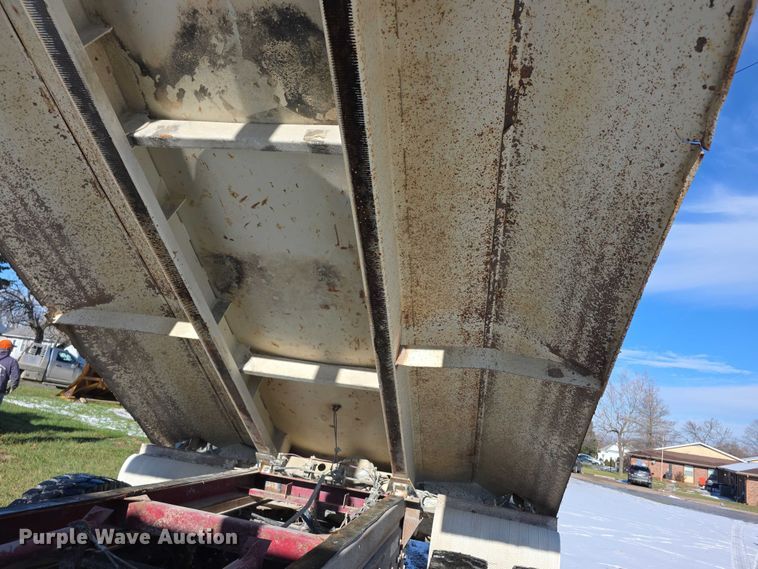 image for item FI0709 1997 Peterbilt 385 dump truck