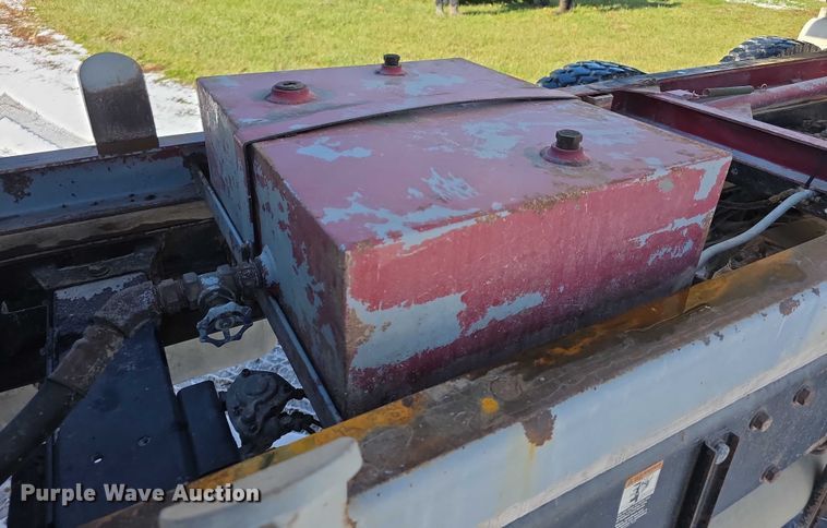 image for item FI0709 1997 Peterbilt 385 dump truck