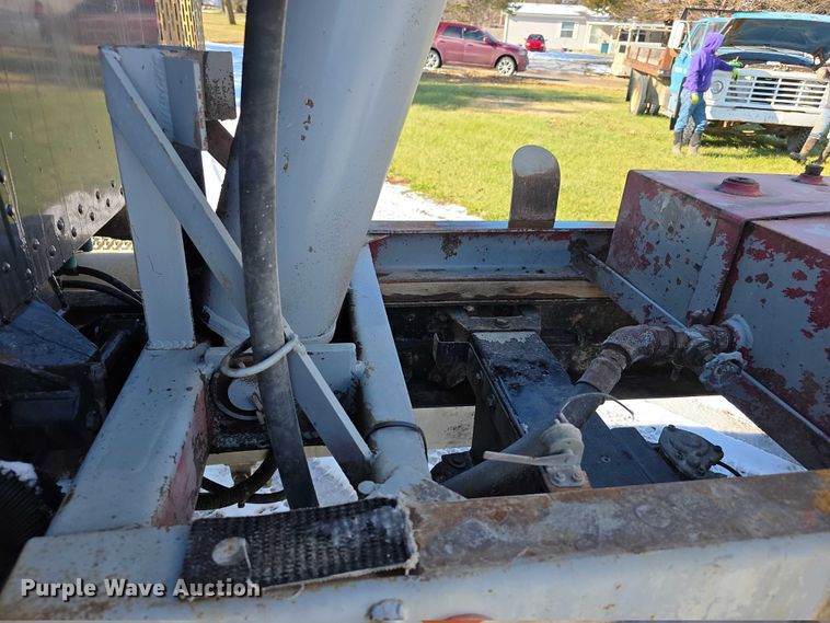 image for item FI0709 1997 Peterbilt 385 dump truck