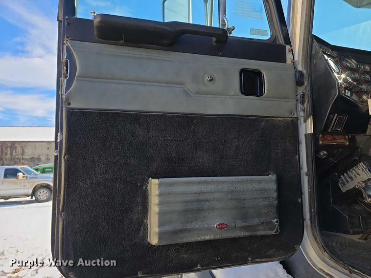 image for item FI0709 1997 Peterbilt 385 dump truck