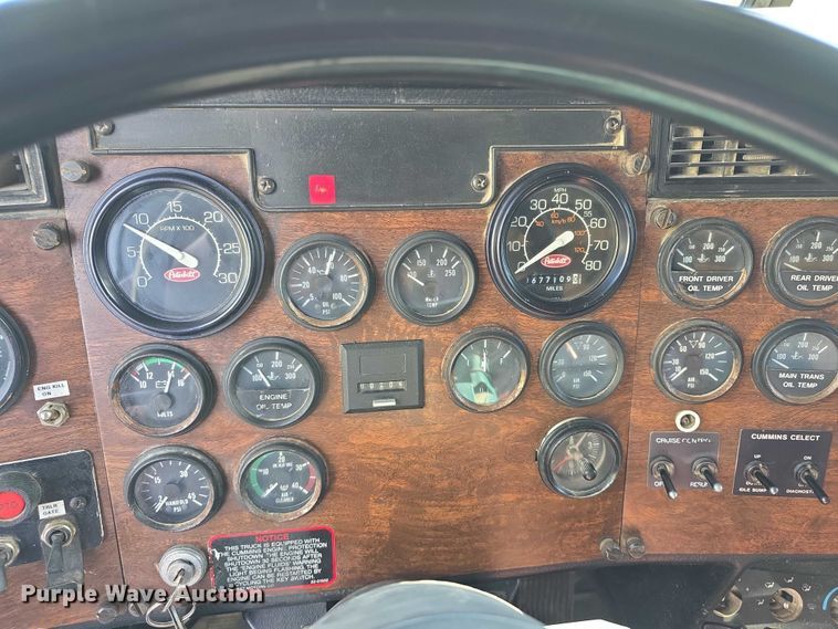 image for item FI0709 1997 Peterbilt 385 dump truck