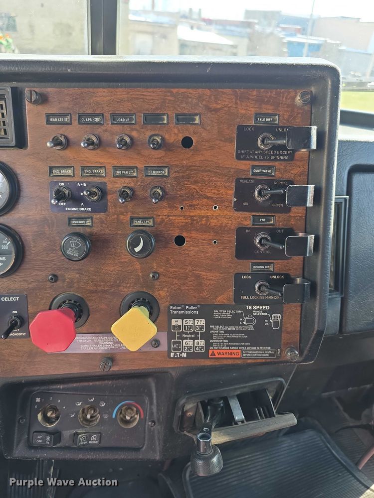 image for item FI0709 1997 Peterbilt 385 dump truck