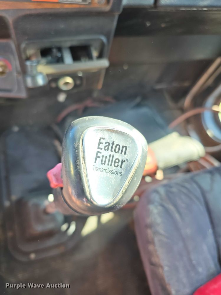 image for item FI0709 1997 Peterbilt 385 dump truck