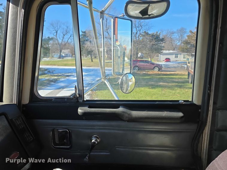 image for item FI0709 1997 Peterbilt 385 dump truck