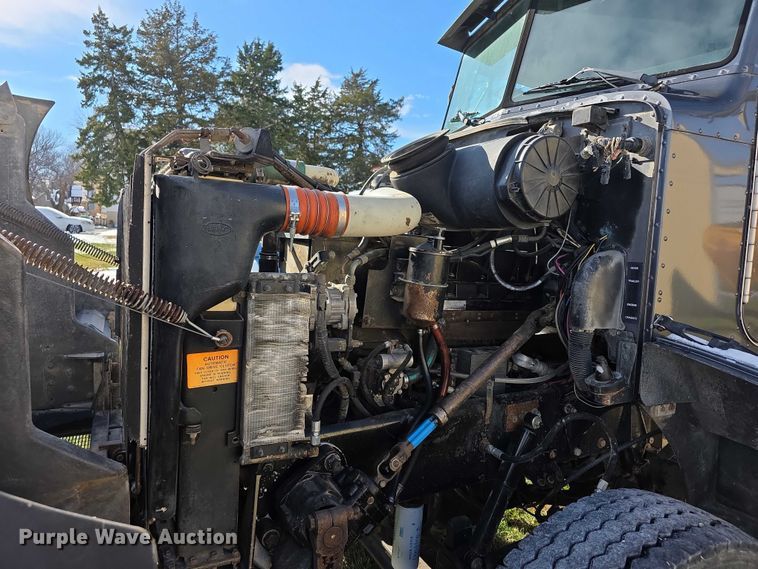 image for item FI0709 1997 Peterbilt 385 dump truck