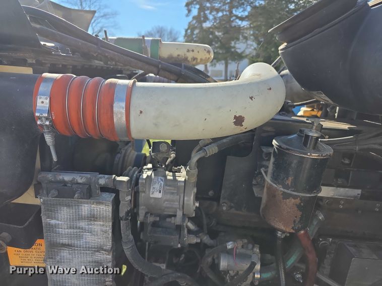 image for item FI0709 1997 Peterbilt 385 dump truck