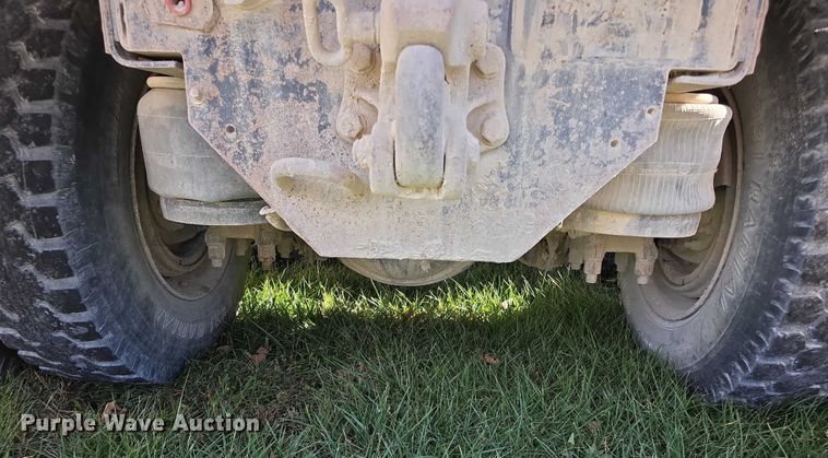 image for item FI0709 1997 Peterbilt 385 dump truck