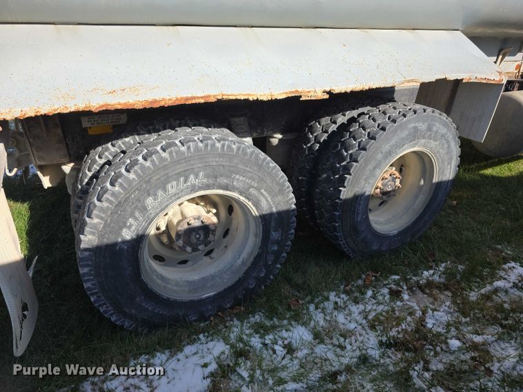 image for item FI0709 1997 Peterbilt 385 dump truck