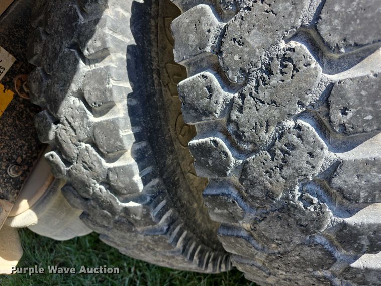 image for item FI0709 1997 Peterbilt 385 dump truck