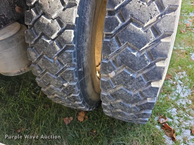 image for item FI0709 1997 Peterbilt 385 dump truck