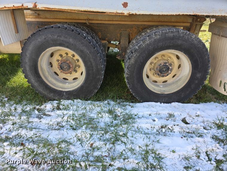 image for item FI0709 1997 Peterbilt 385 dump truck