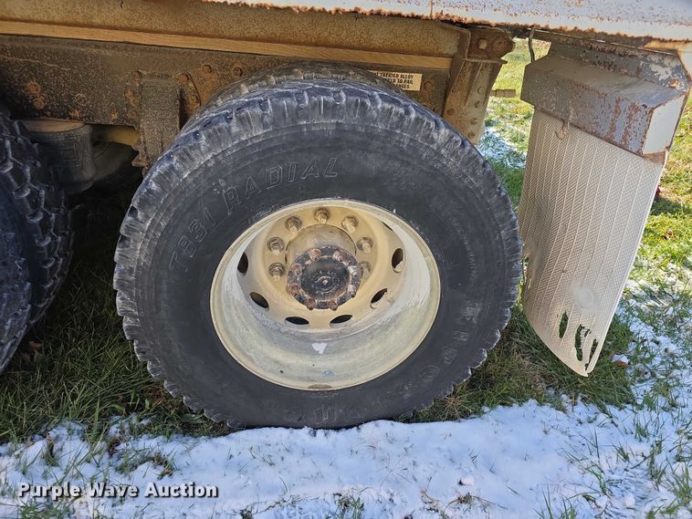 image for item FI0709 1997 Peterbilt 385 dump truck