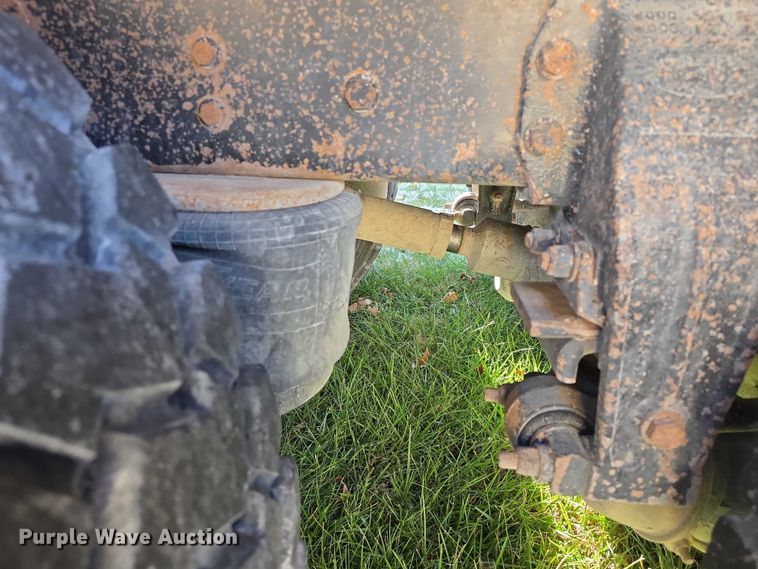 image for item FI0709 1997 Peterbilt 385 dump truck