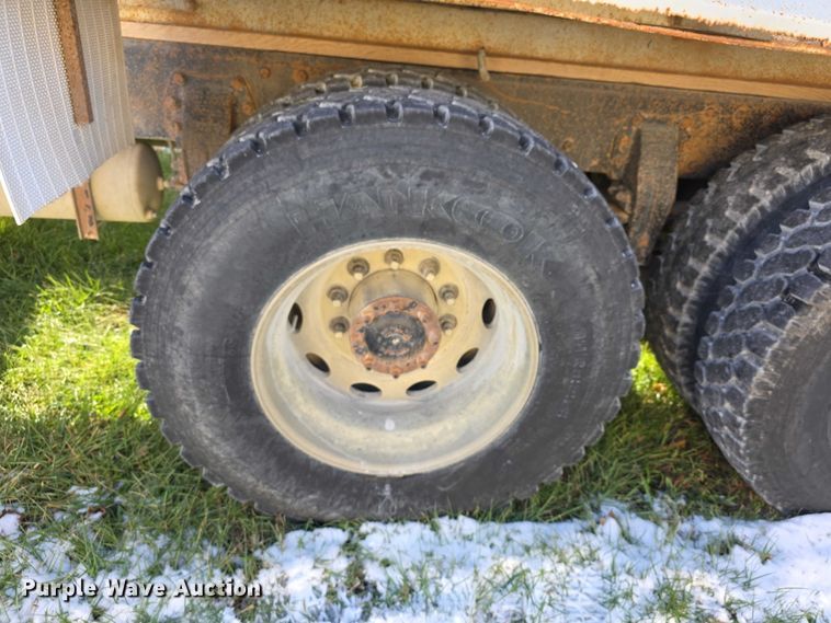 image for item FI0709 1997 Peterbilt 385 dump truck