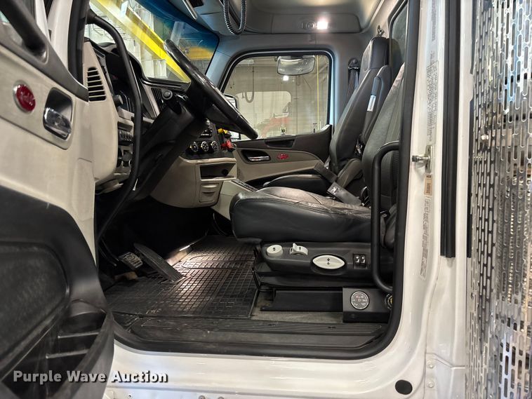 image for item FI1518 2025 Peterbilt 567 dump truck