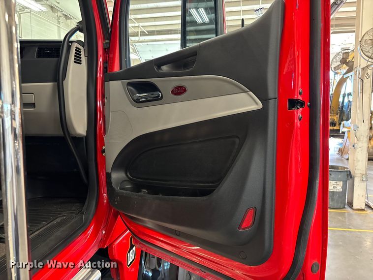 image for item FI1519 2025 Peterbilt 567 dump truck