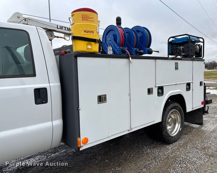 image for item FI1529 2012 Ford F550 Super Duty utility / service truck