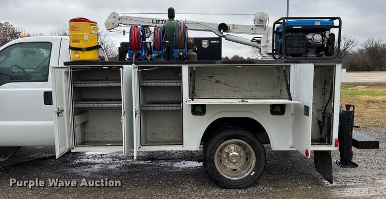 image for item FI1529 2012 Ford F550 Super Duty utility / service truck