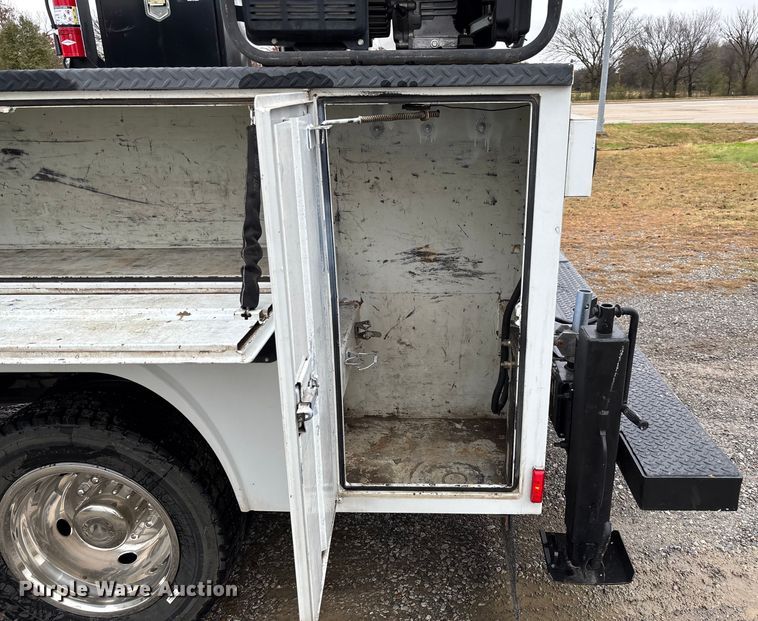 image for item FI1529 2012 Ford F550 Super Duty utility / service truck