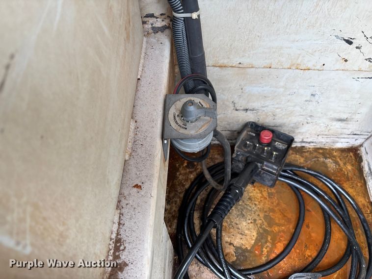 image for item FI1529 2012 Ford F550 Super Duty utility / service truck