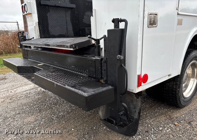 image for item FI1529 2012 Ford F550 Super Duty utility / service truck
