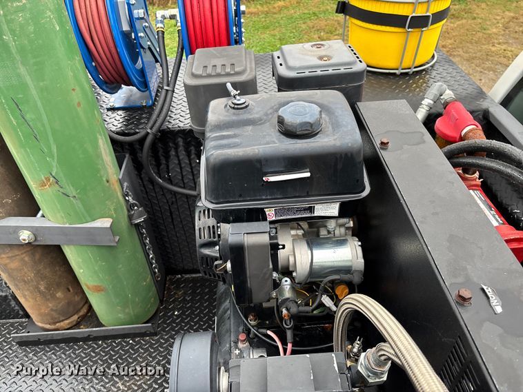 image for item FI1529 2012 Ford F550 Super Duty utility / service truck