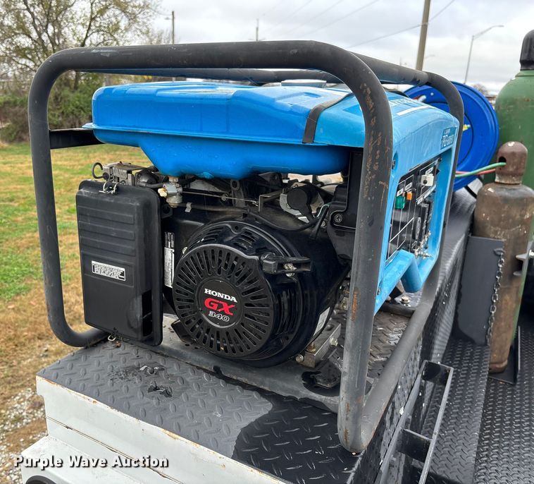 image for item FI1529 2012 Ford F550 Super Duty utility / service truck