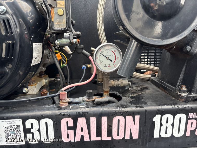 image for item FI1529 2012 Ford F550 Super Duty utility / service truck