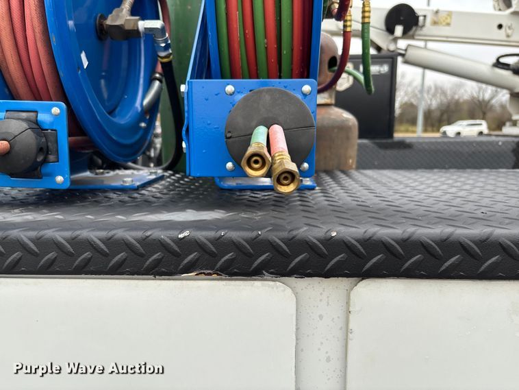 image for item FI1529 2012 Ford F550 Super Duty utility / service truck