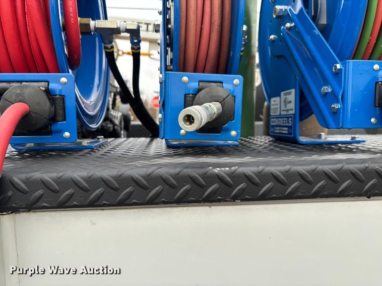 image for item FI1529 2012 Ford F550 Super Duty utility / service truck