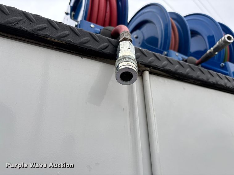 image for item FI1529 2012 Ford F550 Super Duty utility / service truck